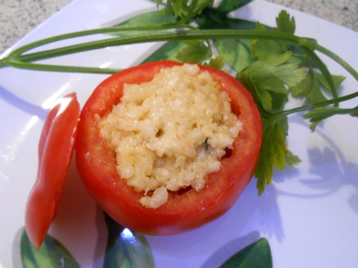 Pomodori ripieni di risotto philadelphia e prezzemolo